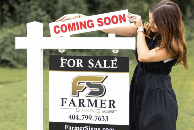 Why Real Estate Signs Are Still a Must-Have in a Social Media–Driven Market